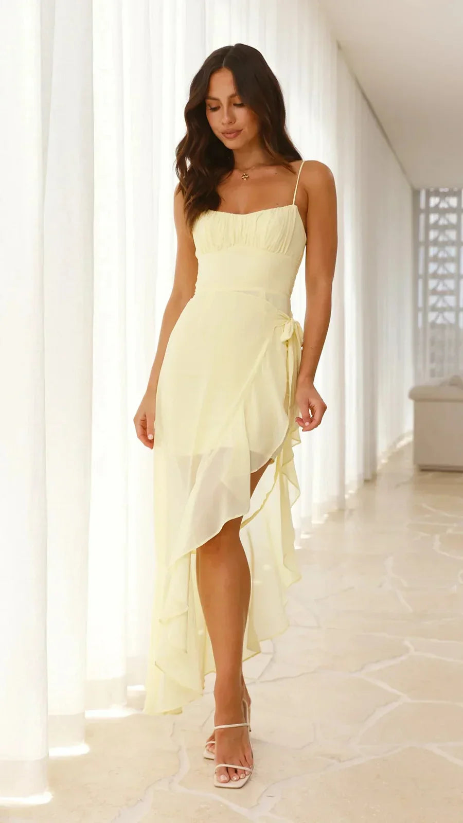 Renata® | Abito con Spacco e Collo Halter