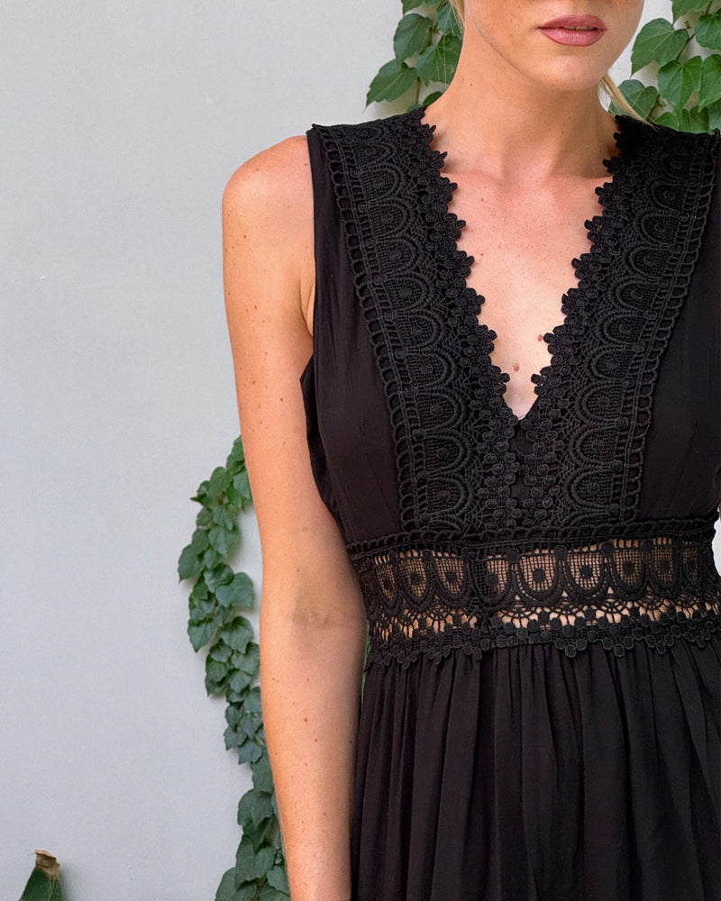 Charlotte - Abito in pizzo fatto a mano con scollatura a V