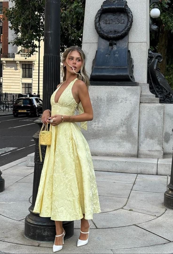 Mary - Elegante Abito Midi Senza Maniche con Collo All'Americana