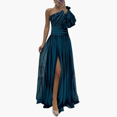 Carla – Abito Maxi Elegante con Una Spalla e Motivo a Strisce