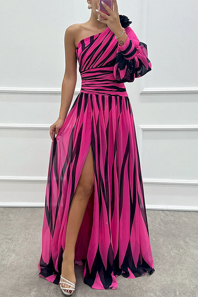 Chloe – Abito Maxi Elegante a Strisce con Spalla Scoperta