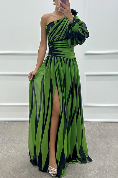 Chloe – Abito Maxi Elegante a Strisce con Spalla Scoperta