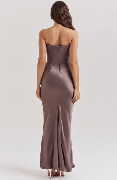 Hera - Elegante Abito da Festa Senza Spalline in Colore Pieno