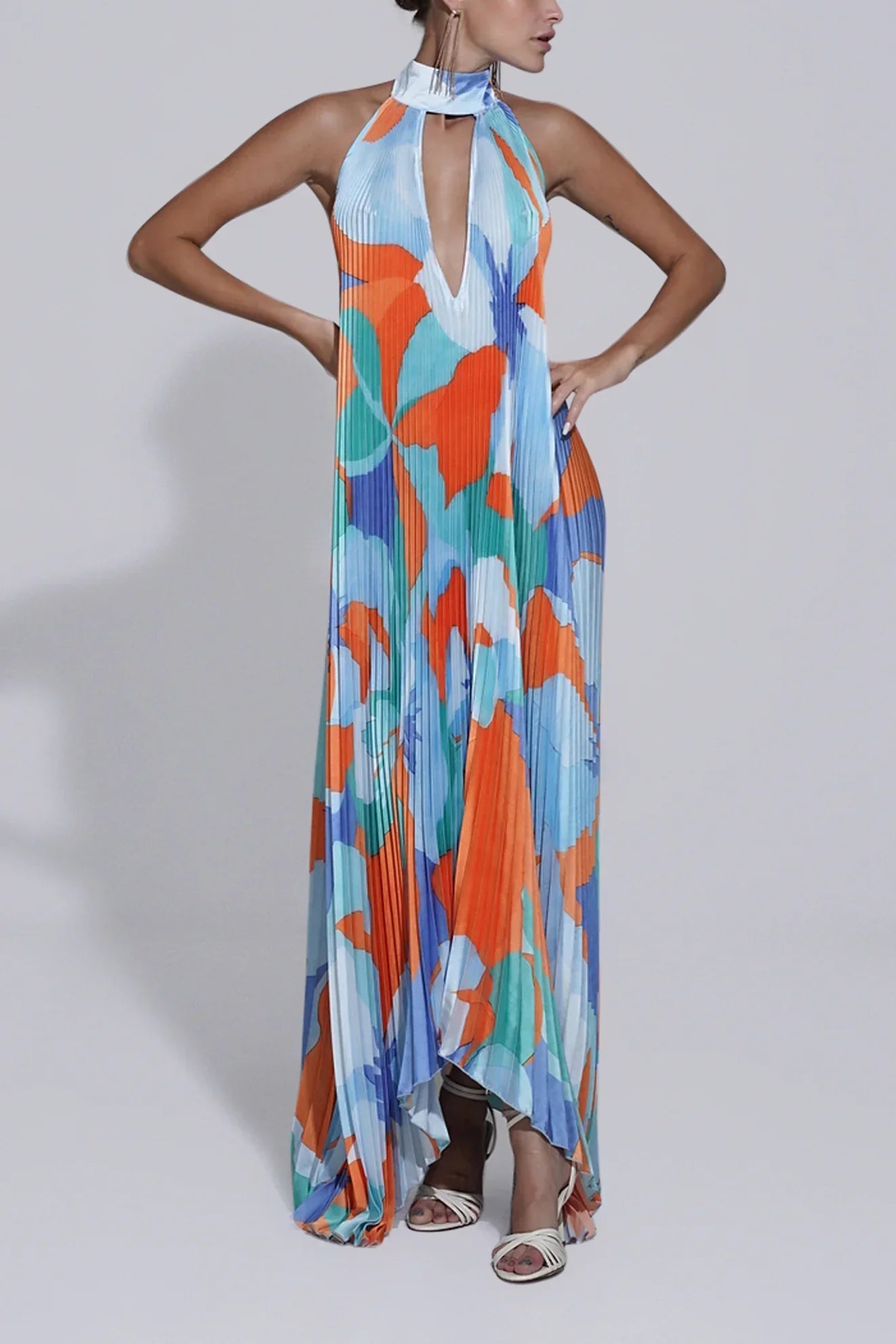 Isla – Abito Maxi Plissettato Elegante con Scollo Halter