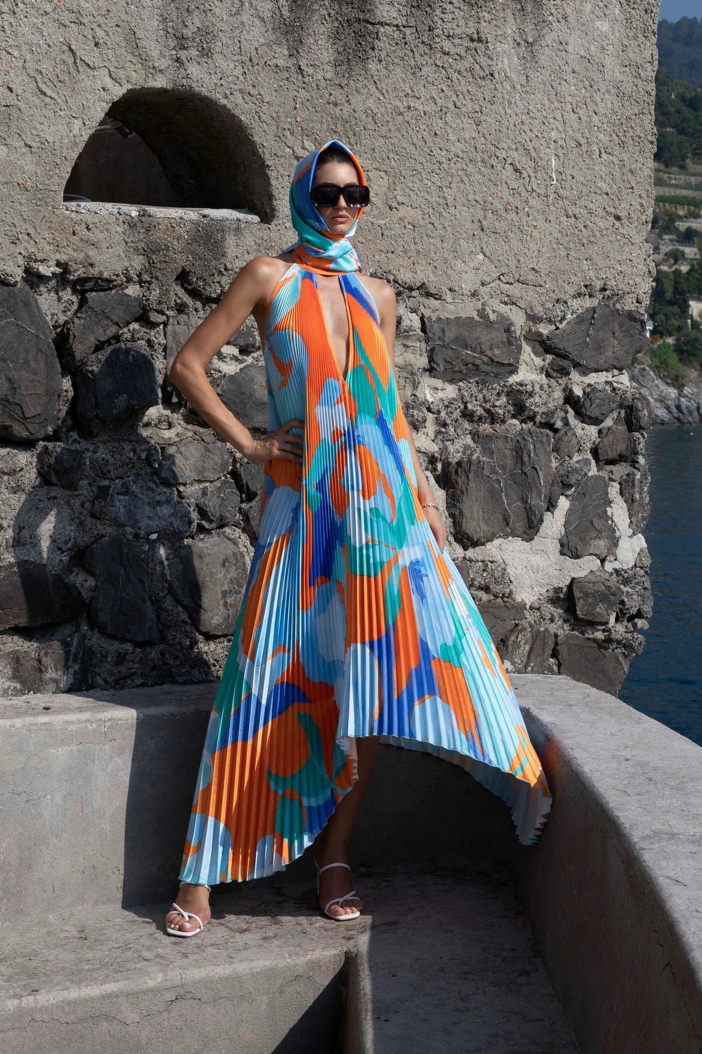 Isla – Abito Maxi Plissettato Elegante con Scollo Halter