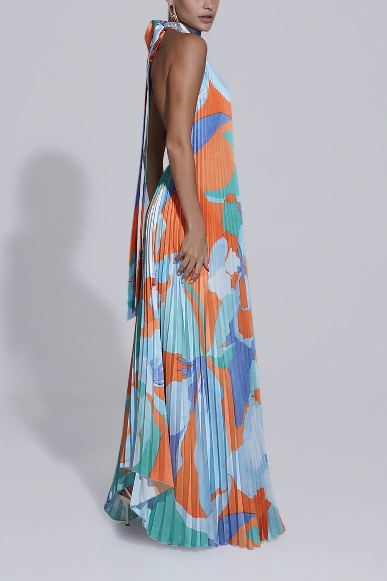 Isla – Abito Maxi Plissettato Elegante con Scollo Halter