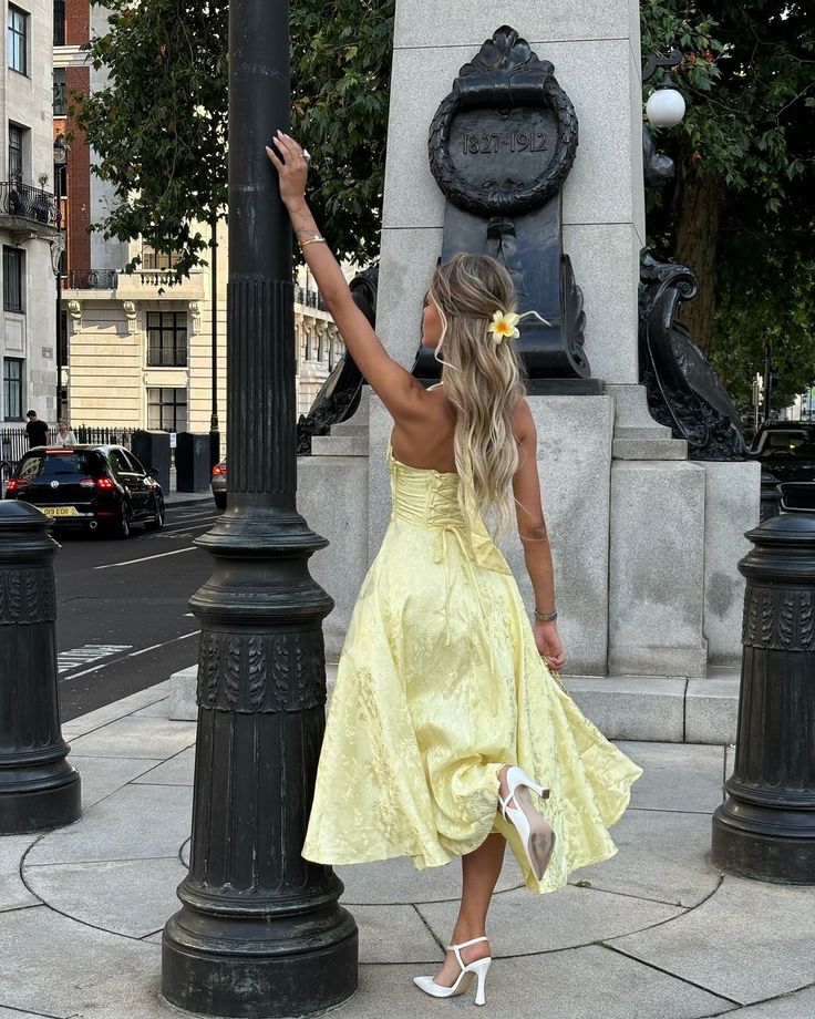 Mary - Elegante Abito Midi Senza Maniche con Collo All'Americana