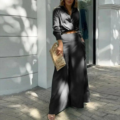 Completo estivo con camicia annodata e pantalone palazzo a vita alta