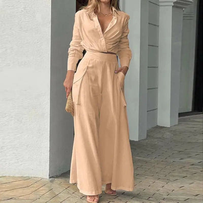 Completo estivo con camicia annodata e pantalone palazzo a vita alta