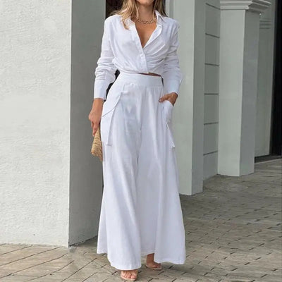 Completo estivo con camicia annodata e pantalone palazzo a vita alta
